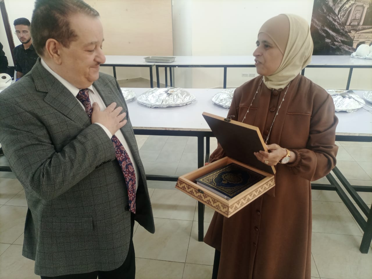 كلية الطب تُكَرِّم نائب عميد الكلية المغادر أ.د. زين العابدين العبدالله